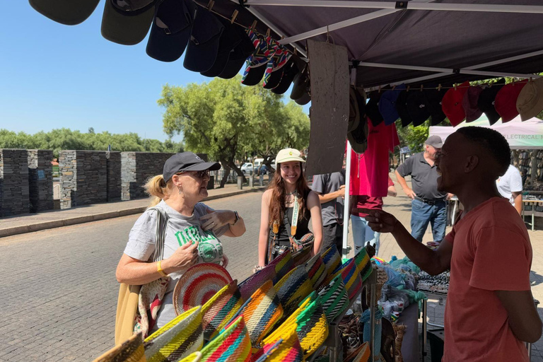 Johannesburg: Soweto Tuk-Tuk or Bike Tour
