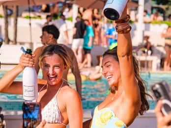 Ze Splitu: Brač Island Beach Bar and Pool Party