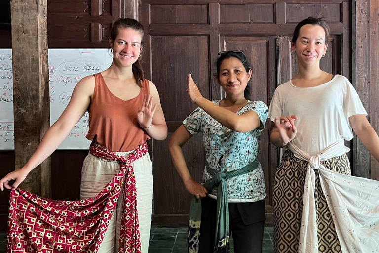 Atelier de danse javanaise avec le danseur du palais Kraton