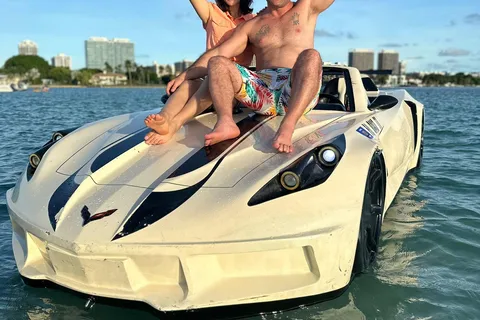 Miami Beach: 1 timmes Jetcar-uthyrning & 30 minuters båttur med kändisar