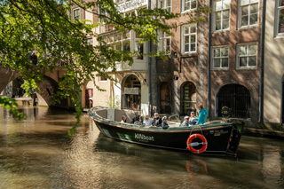 Utrecht: Luxury Open Boat Tour /w Live Guide & Bar On Board
