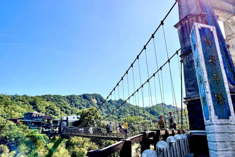 From Taipei: Shifen Sky Lantern, Jiufen & Yehliu Day Tour