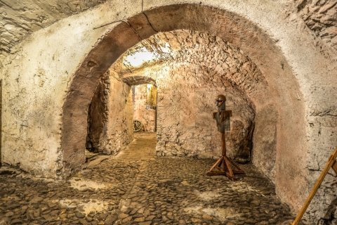Prague : vieille ville, souterrains médiévaux et donjonVieille ville, souterrains médiévaux et donjon - en anglais