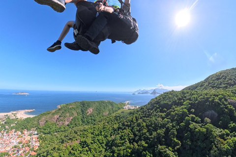 Niterói: Tandem Paragliding Flight with Luciano Miranda – No prior training required. Niterói: Tandem Paragliding Flight with Luciano Miranda – No Training Required