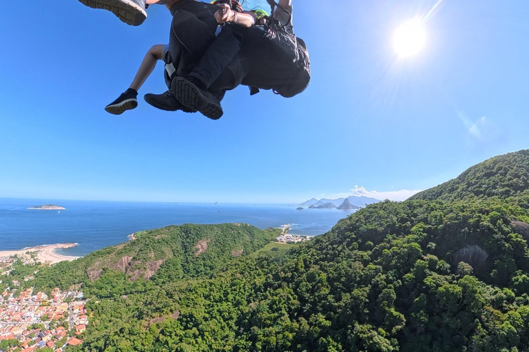 Niterói: Tandem Paragliding Flight with Luciano Miranda – No prior training required. Niterói: Tandem Paragliding Flight with Luciano Miranda – No Training Required