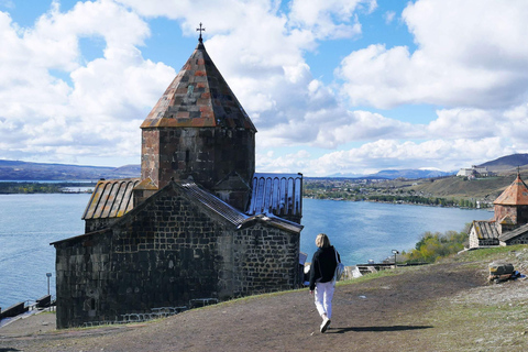 Tbilisi: Armenia Day Trip with Lake Sevan and Yerevan