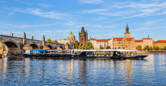 Prague: Vltava Lunch Cruise on a Glass Boat with Live Music