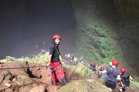 Yogyakarta: Excursión a la Cueva de Jomblang y a la Cueva de Pindul con almuerzo