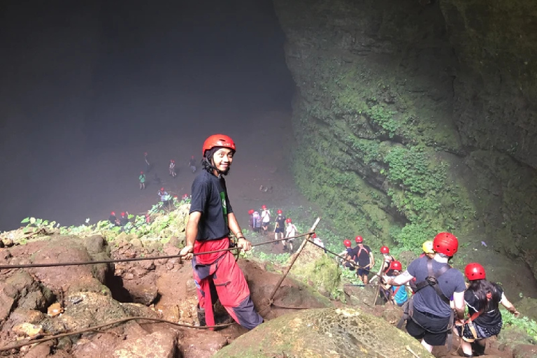 Yogyakarta: Excursión a la Cueva de Jomblang y a la Cueva de Pindul con almuerzo