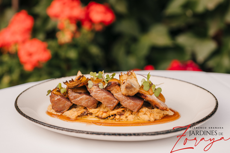 Granada: À la carte dinner with flamenco show at Jardines de Zoraya