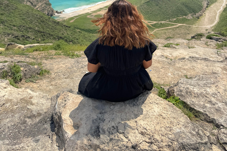 Sterrenlicht aan de kust: een avontuur met een terreinwagen en overnachting op Fazayah BeachSterrenlichtkusten: 4WD-avontuur met overnachting op Fazayah Beach