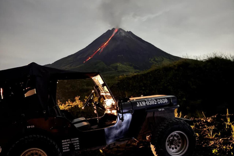 Yogyakarta: Merapi Lava View with Jeep Night Tour & campfire