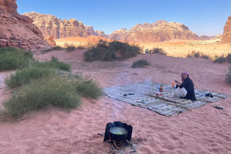 Wadi Rum: tour de medio día en jeep con guía beduino