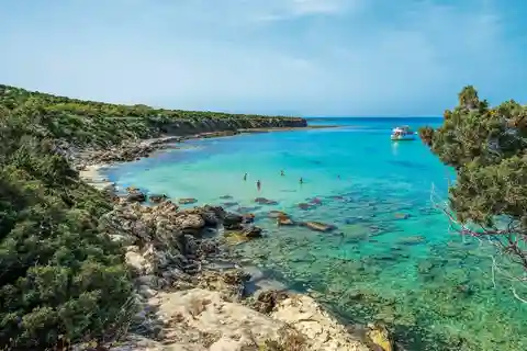 Från Paphos: Afrodites bad, Latchi och kryssning i Blå lagunen