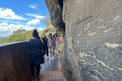 Excursão de um dia com tudo incluído para Sigiriya e Dambulla