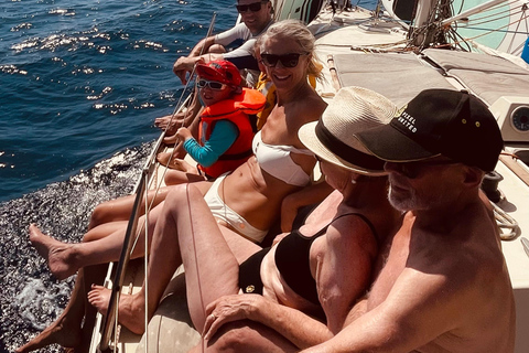 Ibiza: Tour in barca a vela di un&#039;intera giornata a Formentera con pagaiaIbiza: Tour di un&#039;intera giornata in barca a vela a Formentera con pagaia