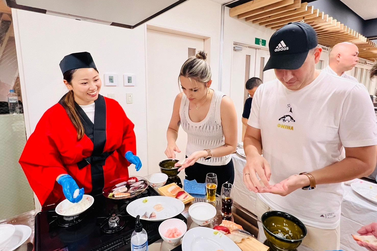 Naha Makishi Public Market : Sushi making experience English guided guide