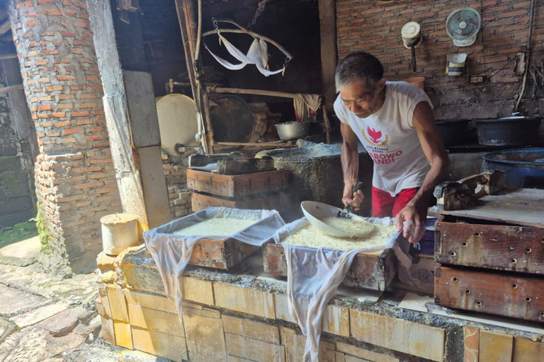 Yogyakarta: Merapi Sunrise, Plaosan Cycling & Prambanan Tour Prambanan Day or sunset Tour