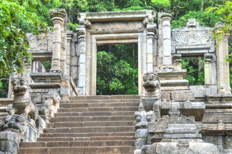 Colombo: Yapahuwa Rock Fortress and Kurunegala Day Trip