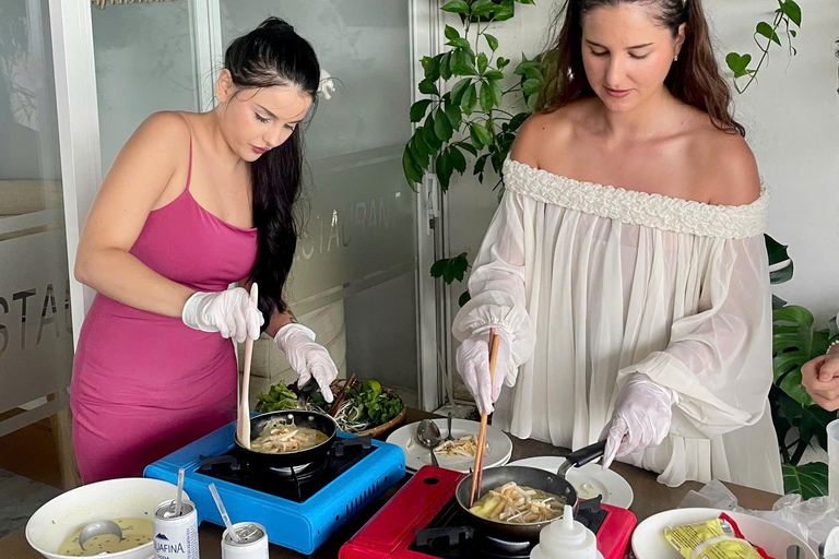 Da Nang: Rooftop Live Cooking Experience with Sea View