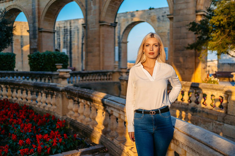 Valletta: Private Photoshoot in Old Town, Harbour & Gardens Standard: 20 photos | 30 mins