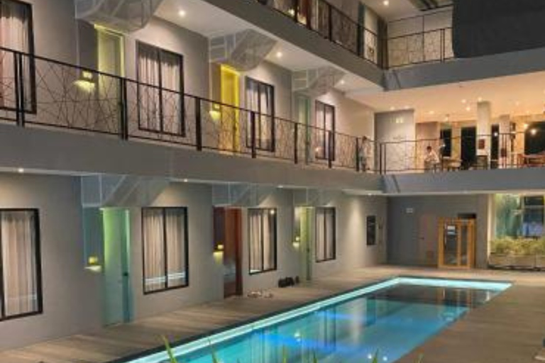 Palawan: 10-Day Guided Tour with Meals and Transfers