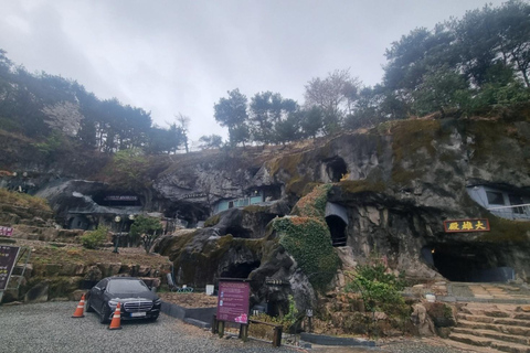Busan: Guided Tour with Temple, Cave, and Palace Visits