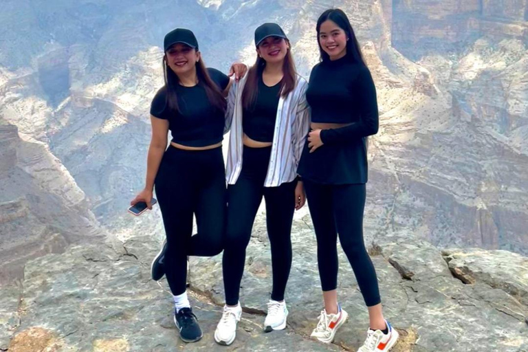 Muscat: Jebel Shams Balcony Walk & Wadi Nakhr Shared Tour