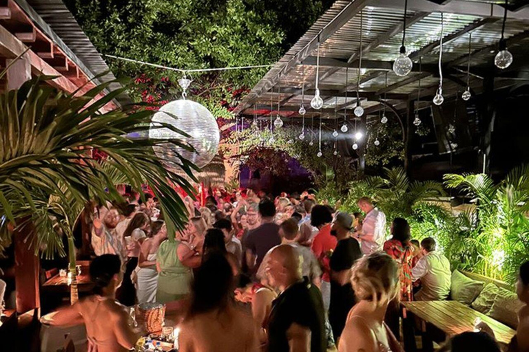 蓬塔卡纳：独家屋顶酒吧与秘境俱乐部的邂逅之夜蓬塔卡纳：在独家屋顶酒吧与秘密俱乐部度过一夜