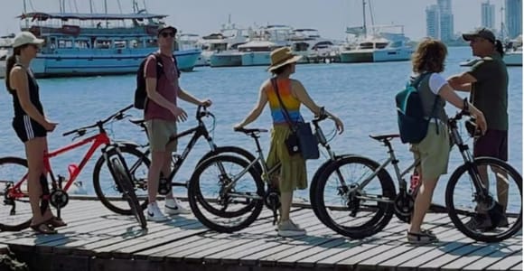 Divertido paseo en bicicleta con almuerzo en el lugar favorito de Anthony Bourdain