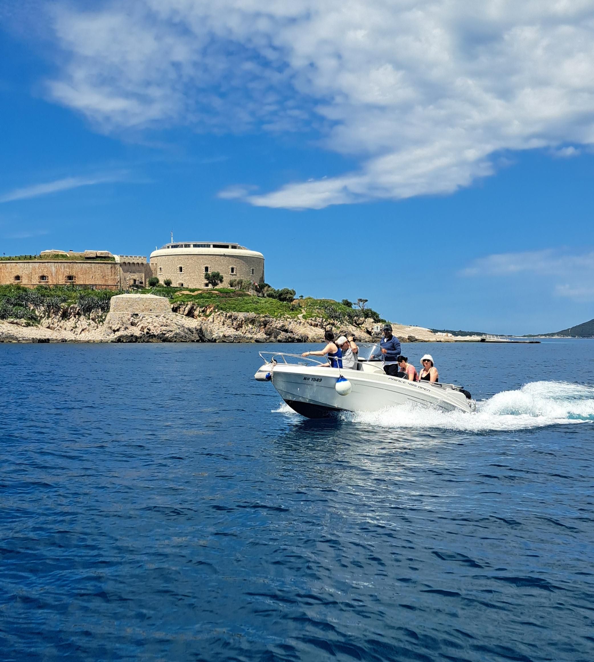 Herceg Novi: Schnorcheltour zur Blauen Grotte per Schnellboot