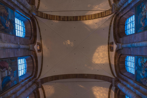 Cathédrale de Spire : la cathédrale dans l'obscuritéCathédrale de Spire : la cathédrale dans l'obscurité