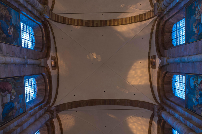 Cathédrale de Spire : la cathédrale dans l'obscuritéCathédrale de Spire : la cathédrale dans l'obscurité