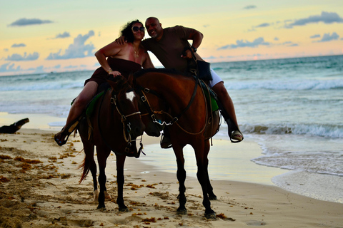 Punta Cana: Passeio a cavalo com pôr do sol na praia de Macao