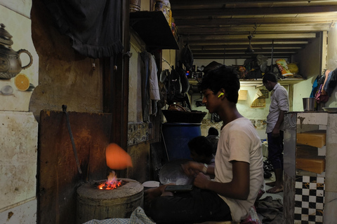 &quot;Descubre Dharavi: Caminando por el vibrante barrio marginal de Asia&quot;Privado - Visita guiada a pie por los barrios bajos con recogida y entrega