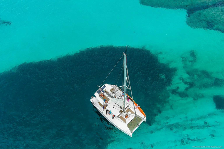 Athens: Catamaran Cruise with BBQ & Drinks