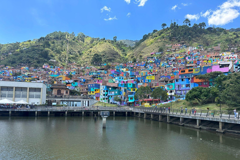 New Comuna 3 Medellín Tour: the largest macro-mural in the city Comuna 3 Manrique Tour: the largest macro-mural in Medellín