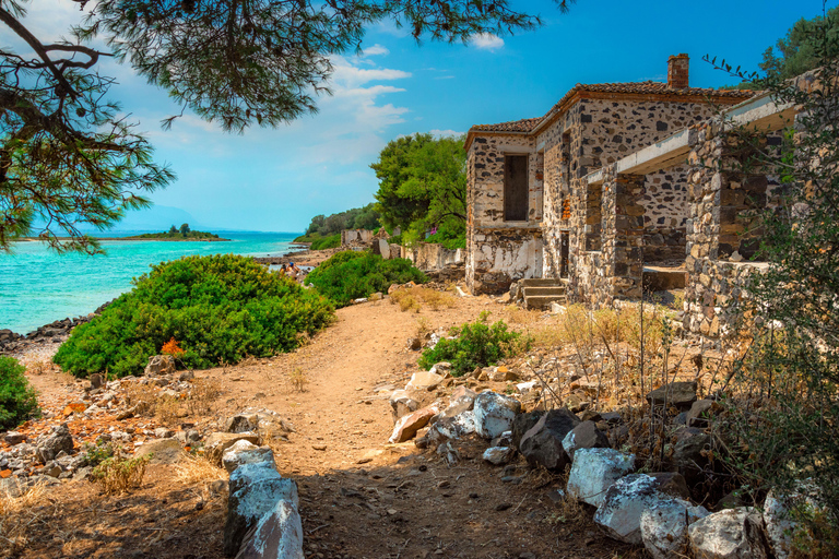 Athènes : excursion d&#039;une journée en bateau avec baignade et piscine thermaleAthènes : excursion d&#039;une journée en bateau vers les îles avec baignade