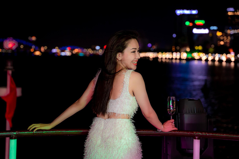Da Nang: Poseidon DJ & Night Cruise Experience Poseidon Dinner & DJ Party Experience