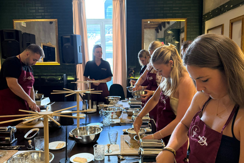 Segredos napolitanos: aula de massa e tiramisù para amantes da gastronomiaSegredos Napolitanos: Aula de Massa e Tiramisù para quem curte comida