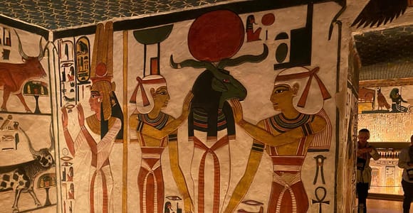 Von Luxor: West Bank Tour mit Tal der Königinnen und Mittagessen