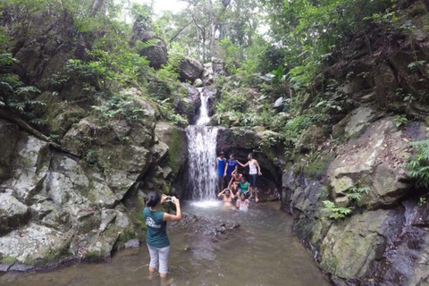 Vattenfallstur, djungelsafari, zipline med lergrop och varma källorEndast biljetter för inträde