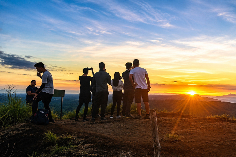 Manila: Private Mt. Batulao Hike with Tagaytay Stop