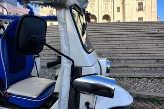 Lisbon: Private Tuk Tuk tour of the historic neighbourhoods