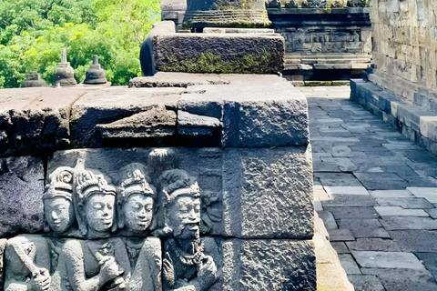 Yogyakarta: Instagrammable Cafes with Temple & Volcano View