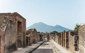 From Rome: Pompeii and Mount Vesuvius Day Trip with Lunch