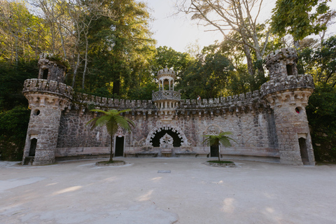 Sintra: Biglietto d'ingresso per Quinta da Regaleira e tour guidatoTour in portoghese