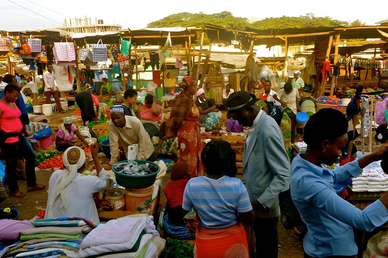 Moshi : visite privée d&#039;une jounée avec visite du marché