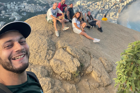 Dois irmãos sunrise hike & drone video