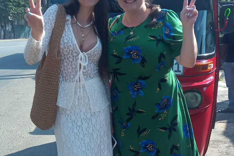 The Best Kandy Tuk-Tuk city Tour with a Professional Guide